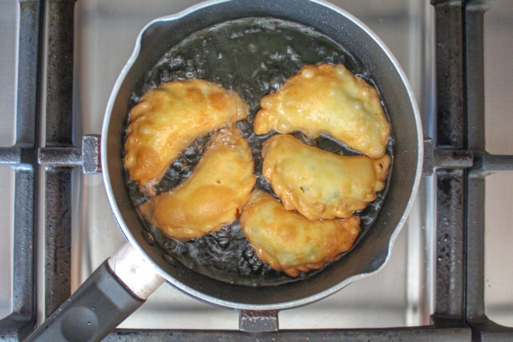 frying sambousek